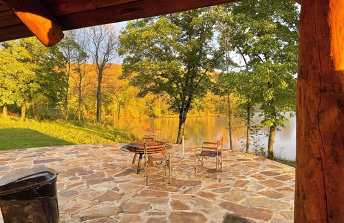 Stilwell Cabin | The lodge at the 4300 acre Hunt Mill Hollow Ranch is a wildlife destination.