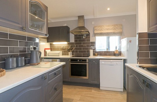 Milford Cottage | THE LODGE AT WILDERSLEY FARM, pet friendly, with hot tub in Belper