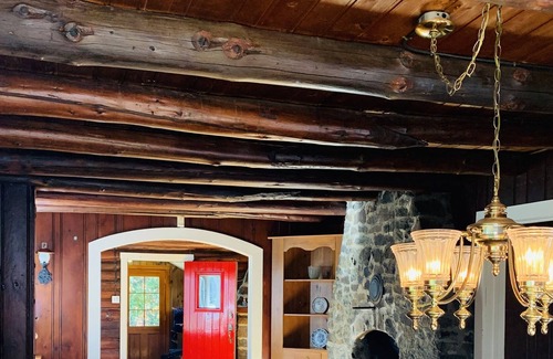 Morin Heights Ski Chalet | The Lodge house with swimming pool and spa