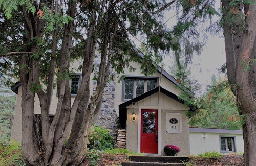 Morin Heights Ski Chalet | The Lodge house with swimming pool and spa
