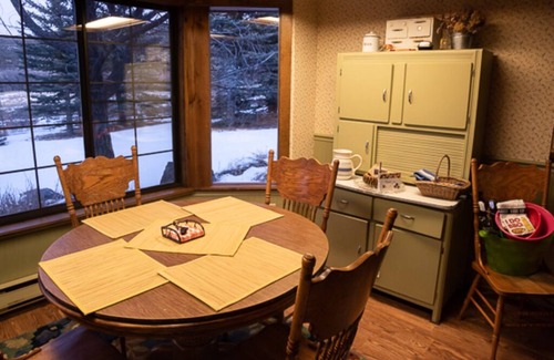 Mesa House | The Lodge is on the Largest Flattop Mountain in the World.
