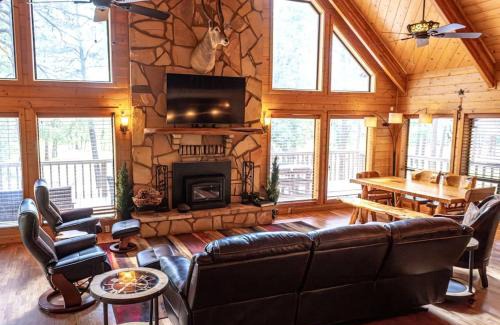 Clay Springs House | The Lodge Large Cabin, 17 Acres, Playground, Forest Access