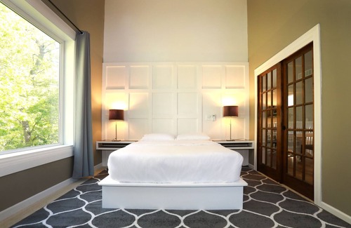 Columbus House | The Loft - A Tranquil Retreat with Style and Comfort.