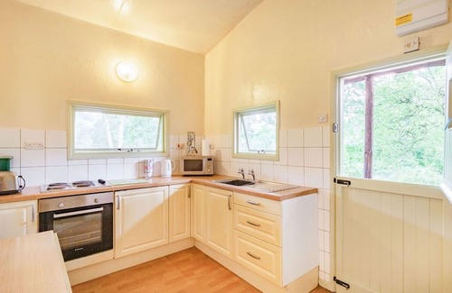 Honiton Cottage | THE LOG CABIN, pet friendly, character holiday cottage in Sheldon