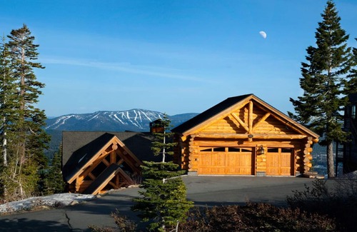 Truckee House | The LOG HOUSE in Truckee, CA - 5,250 sq.ft. of Awesome!