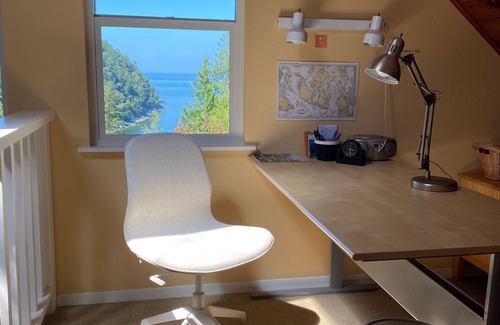 Anacortes House | The Long Bay Cabin with View and Sauna on Guemes Island