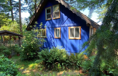 Anacortes House | The Long Bay Cabin with View and Sauna on Guemes Island