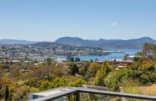 Sandy Bay Apartment | The Lookout
