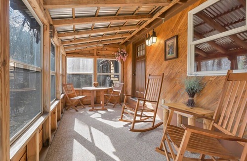 Rockbridge Cabin | The Love Shack (Hocking Hills Area)