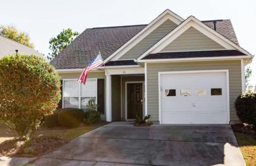 Columbia House | The Lucky Charm Sunny Screened Porch Near USC&Base