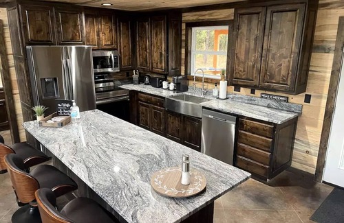 Broken Bow Cabin | The Lux River Ranch 5 star secluded w/all the amenities & soaking tub!