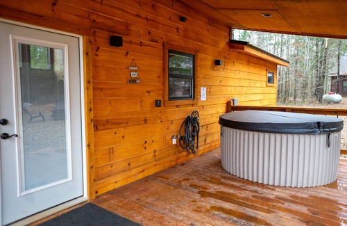 Broken Bow Cabin | The Lux River Ranch 5 star secluded w/all the amenities & soaking tub!