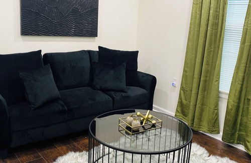 New Albany House | The Luxe! 3 bedroom 1 bath