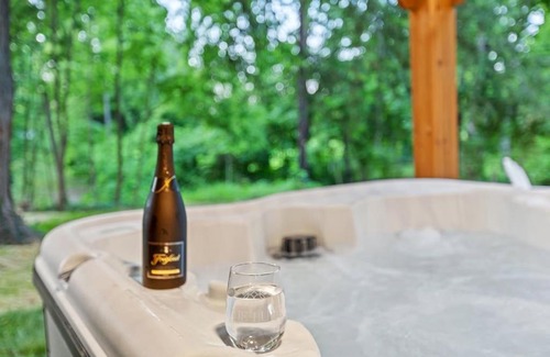 Georgetown House | The Luxe/Hot Tub/12min to Horse Park/30 Min to Ark