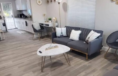 Oildale House | The Luxury Velvet Getaway!