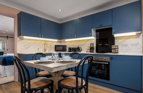 Dalavich Apartment | The Macdui Master Suite at Munro Guest House