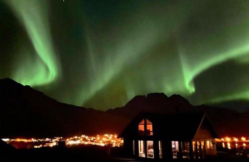 Sørvagen Ski Chalet | The Magic View of Lofoten - Nature & Sea