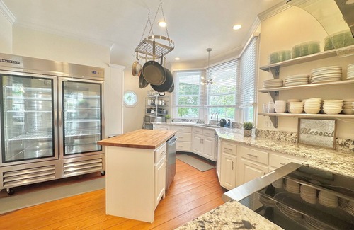 Cedar Bluff House | “The Magnolia House” LakeFront Compound Sleeps 58+!Pool, Hottub, kayaks, &more!