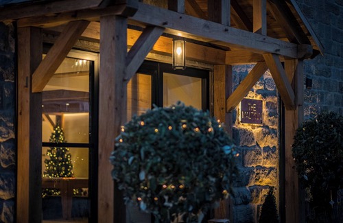 Harrogate Cottage | THE MALT KILN, pet friendly, with hot tub in Harrogate