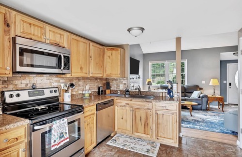 Malta House | The Malta Cozy Getaway|Track|Belmont|SPAC|WIFI|Grill|Parking|