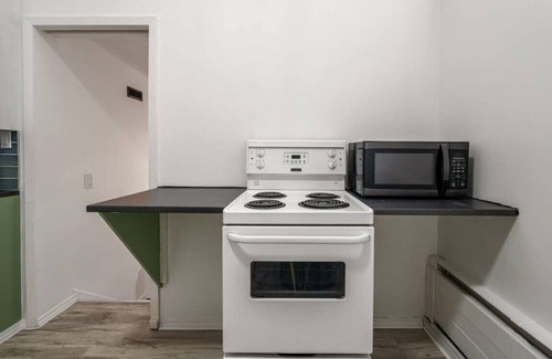 Drumheller Apartment | The Mango | Vibrant Oasis |Sleeps 4 | Downtown Fun