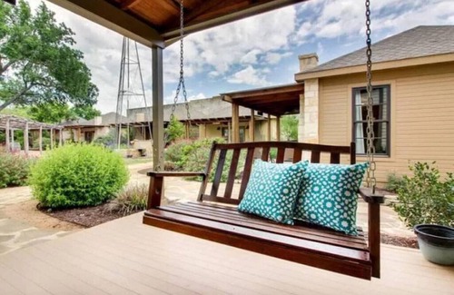 Fredericksburg Cabin | The Manor-Fredericksburg, Texas, United States