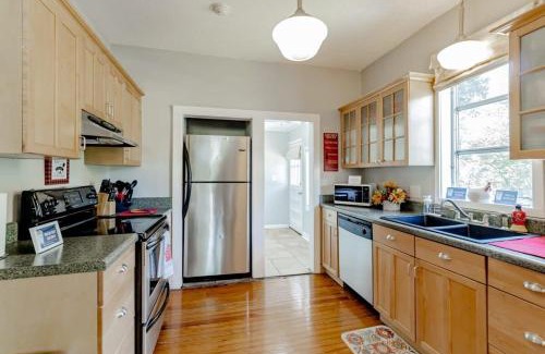 Eau Claire House | The Marvelous Miss Margrave-Close to USC- Jackson-Zoo