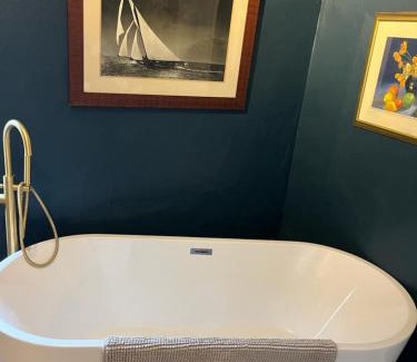 Bourton House | The Master Suite, Cotswolds Coaching Inn