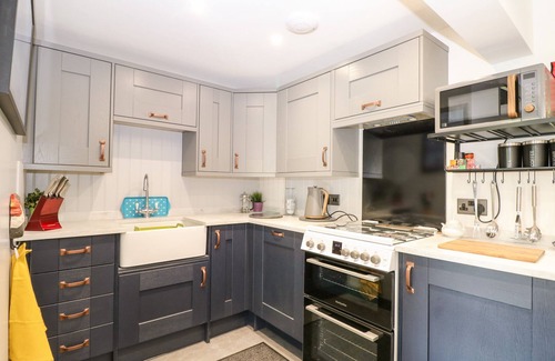 Albourne Cottage | THE MASTERS HOUSE, pet friendly, with a garden in Hurstpierpoint