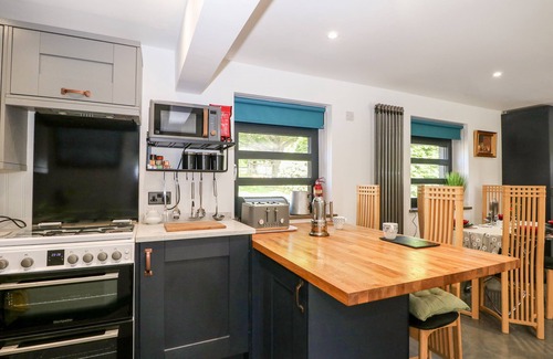 Albourne Cottage | THE MASTERS HOUSE, pet friendly, with a garden in Hurstpierpoint