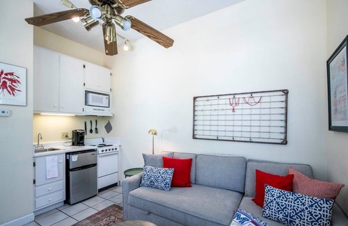 Oxford House | The Maxwell Discounted rate for S. Carolina game!
