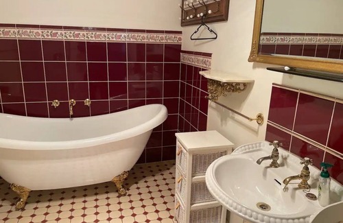 Daylesford Villa | The Mayfair, 4 -bed rooms accommodation Daylesford