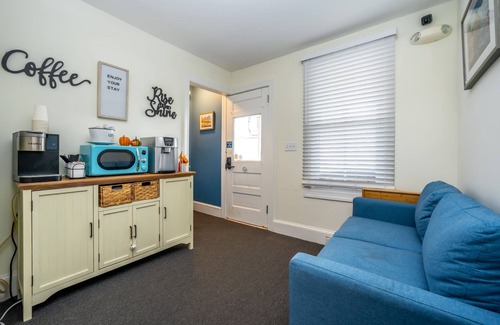 Ocean Grove House | The Melrose, 1B - Queen Bed & Bath: Romantic Getaway, Steps from the Beach, Cozy