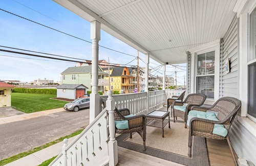 Ocean Grove House | The Melrose, 1B - Queen Bed & Bath: Romantic Getaway, Steps from the Beach, Cozy