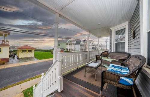 Ocean Grove House | The Melrose, 1B - Queen Bed & Bath: Romantic Getaway, Steps from the Beach, Cozy