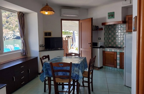 Forio House | THE MERIDIANA APARTMENT ON THE SEA WITH PRIVATE BEACH SDRAIO AND UMBRELLA