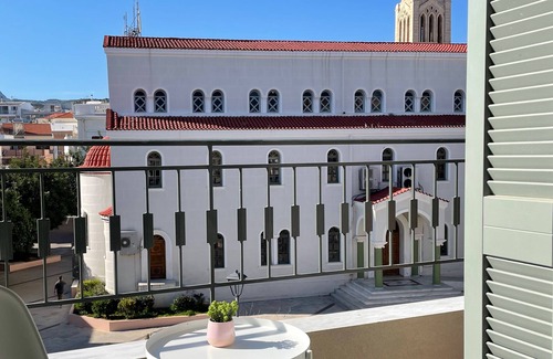 Old Town Rethymnon Hotel | The Met Main Suite 2, cozy suite in the Cathedral Square, Rethymno!