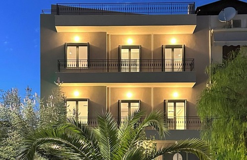 Old Town Rethymnon Hotel | The Met Main Suite 2, cozy suite in the Cathedral Square, Rethymno!
