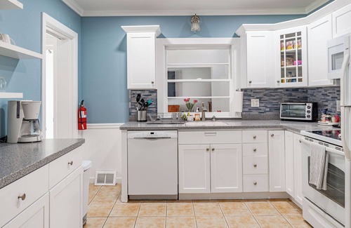 New Paltz House | The Meyer: spacious family home with hot tub minutes to downtown New Paltz