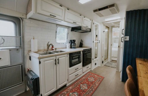Flag Pond House | The Mimi Unit 9- Not Pet Friendly - Glamping Retro