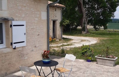 Ozillac House | The Mimosa cottage, calm and green