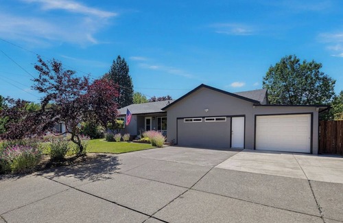 Bethel-Danebo House | The Mixture: 12 min to UO/Autzen
