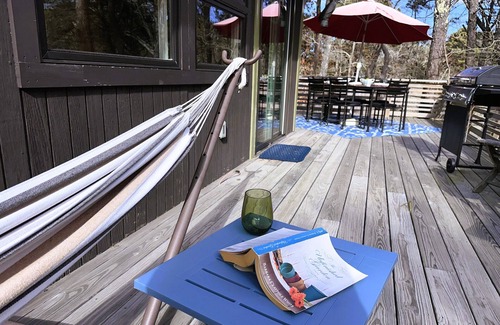 Wellfleet Cottage | The Mod Pod~2 bd/2.5 bth/dog/games/steps to beach