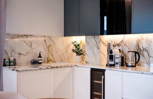 Brondesbury Park Apartment | The Modern Glasshouse - by Out of Office Lifestyle