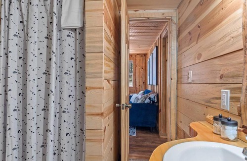 Custer House | The Monet Pond Views BHBungalows #1