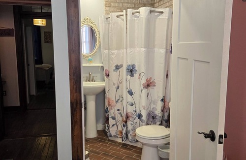 Hermann Apartment | The Monet Suite is one of our four rooms.