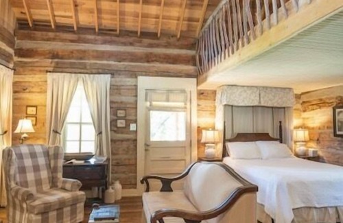Fruitvale Cabin | The Moonshine Cabin at Green Frog Farm