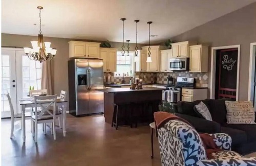 Compton Cabin | The Moose Lodge by the Buffalo River.