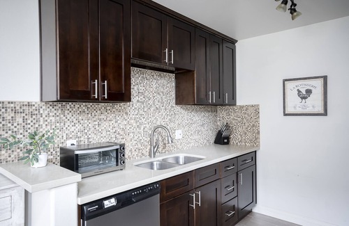 Pico Apartment | The "Mosaic Loft"-Huge & Open Space, Sleeping Loft, & Private Roof Deck!
