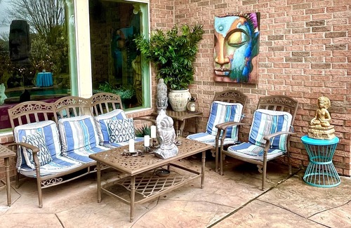 Pearland House | The Most Interesting House in Texas! Tropical Cabana Pool and Hot Tub